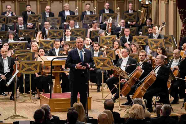 Nicolae Ciucă, preşedintele Senatului, a participat la un concert la Ateneul Român dedicat celor 160 de ani de existență a Senatului României