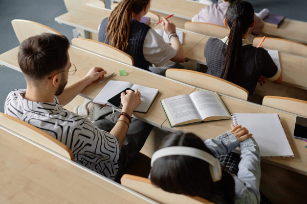 Guvernul amână introducerea codului QR pe DIPLOME