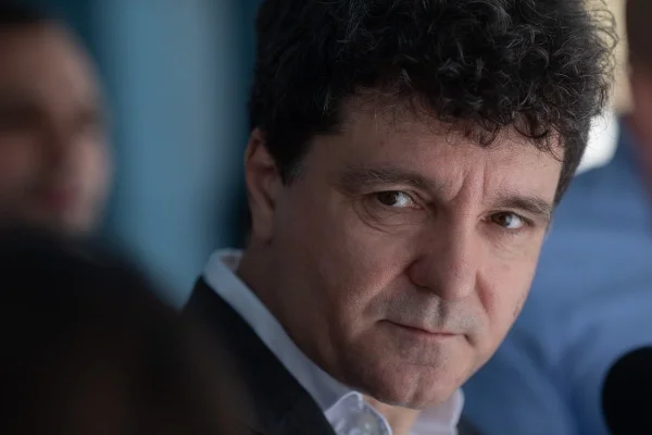 SURSE Nicușor Dan merge la Salina Praid, afectată de inundații și creșterea bruscă a nivelului pârâului Corund, în jurul orei 11:00, la inițiativa lui Kelemen Hunor / Președintele ar urma să ajungă și în alte localități inundate