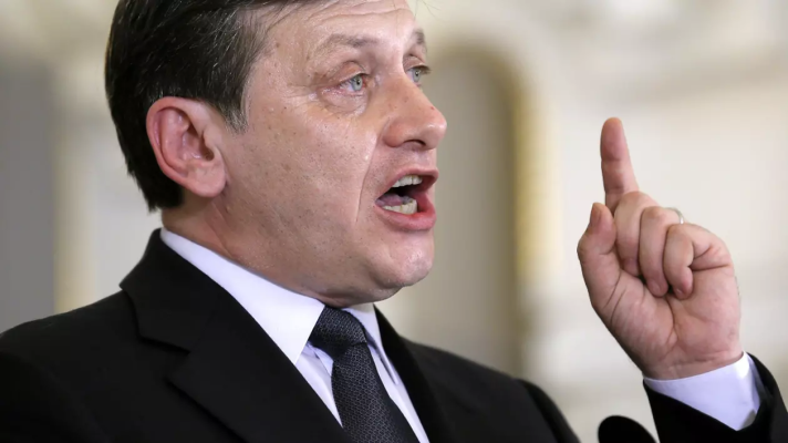 Prima reactie a unui contracandidat la anuntul lui Crin Antonescu ca el nu mai este cu PSD si PNL: „Alegerile astea sunt despre tara noastra, nu despre orgoliul si ego-ul tau”
