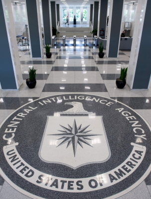 CIA admite că un ofiţer de operaţiuni psihologice l-a monitorizat pe  Lee Harvey Oswald, asasinul lui JFK, după decenii de negare