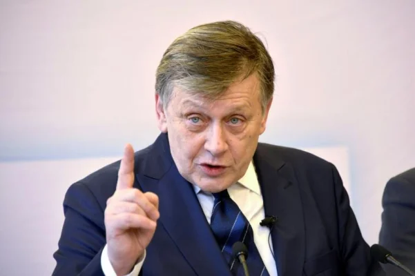 Crin Antonescu: USR a contribuit la scăderea calității Parlamentului