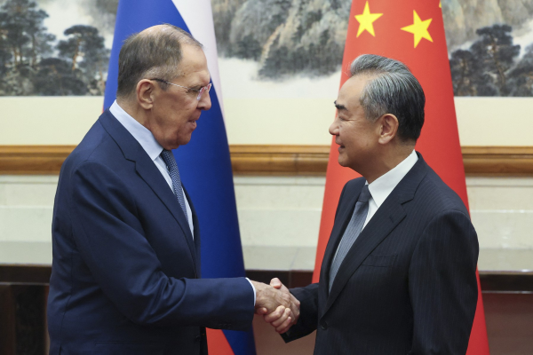 Ministrul rus de Externe și omologul său chinez, discuții la Beijing despre relaţiile cu SUA şi ”perspectivele de rezolvare a crizei ucrainene”