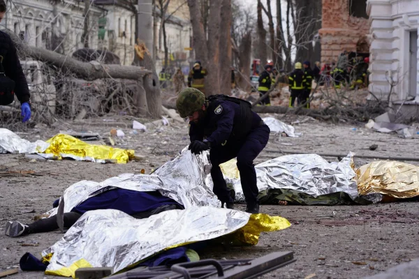 Ucraina a repatriat încă 1.200 de corpuri predate de Rusia / Zelenski, preocupat că ajutorul acordat țării sale încetineşte