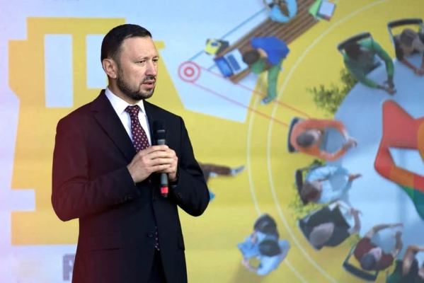 Mircea Fechet: „Primele nerușinate pentru pensionare de la Romsilva au surori gemene la Curtea Constituțională”