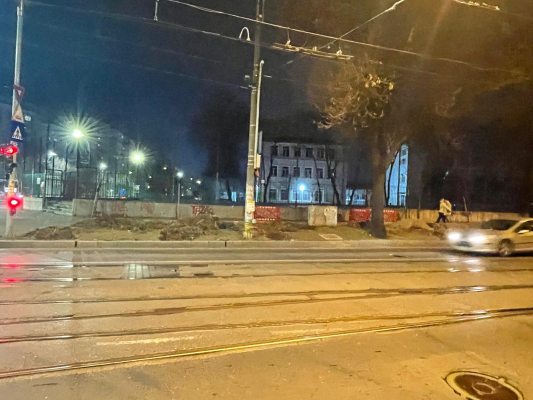 Persoane intoxicate în Parcul Ioanid din Bucureşti, după ce ar fi inhalat vapori din substanţe folosite la întreţinerea echipamentelor de joacă / Societatea care are echipamentele nu deţine autorizaţie de ocupare a domeniului public, fiind sancţionată