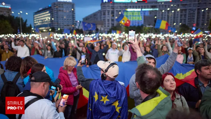 Mii de oameni, la mitingul din Piaţa Victoriei. Nicuşor Dan: Avem nevoie de o Românie unită. FOTO