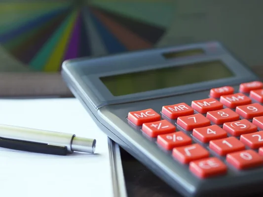 Fritz vrea taxă pe vicii: Excepția la TVA pentru jocurile de noroc, absurdă