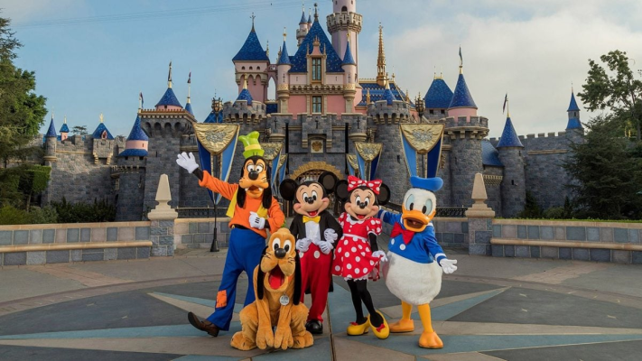 Disneyland, parcul tematic care a transformat divertismentul la nivel global, a împlinit 70 de ani
