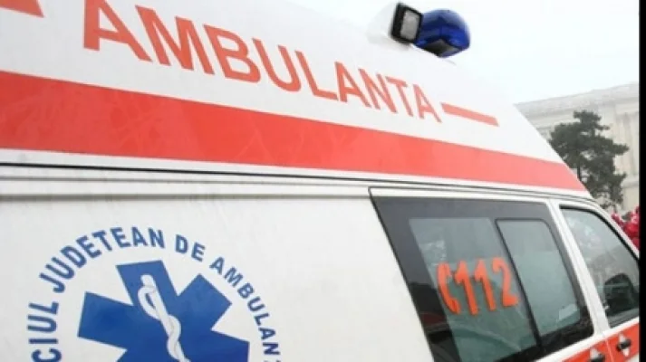 Un tânăr ar fi fost agresat într-o ambulanță, în județul Olt. Polițiștii și procurorii anchetează cazul