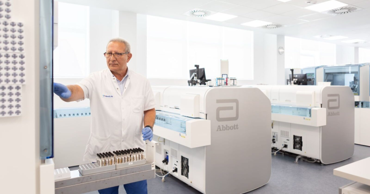 MedLife a inaugurat primul laborator complet automatizat din Brașov – un nou standard de excelență în medicina de laborator din regiune