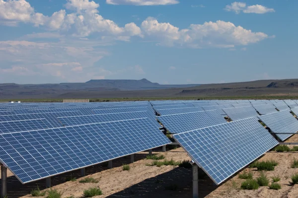 Dispozitive de comunicații, găsite în invertoare chinezești ale centralelor fotovoltaice și eoliene