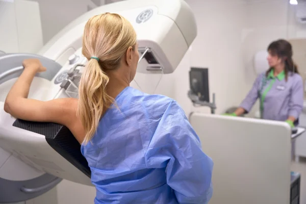 Sânii denși pot ascunde cancerul. Ce investigații există pentru astfel de situații, pe lângă mamografia clasică?