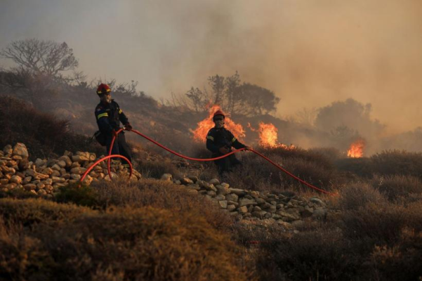 Incendii puternice în Grecia. Sate evacuate pe insula Evia. Flăcările afectează grav Creta