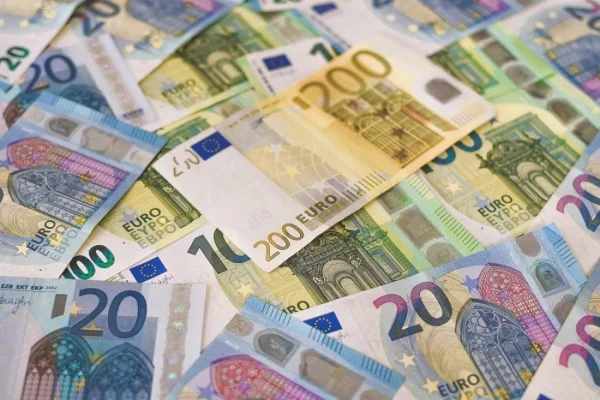 Guvernul aprobă modificări tehnice ale normelor de gestionare a fondurilor europene pentru o mai bună absorbţie / Pentru proiectele derulate în cadrul Politicii de Coeziune creşte procentul sumelor acordate pentru prefinanţare
