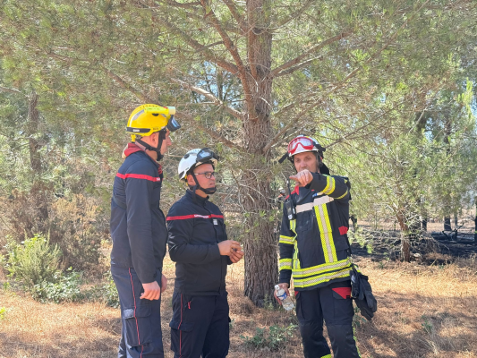 IGSU: Pompierii români intervin în Franța pentru stingerea unui incendiu din orașul Argelès-sur-Mer. Extinderea focului către un camping turistic, stopată