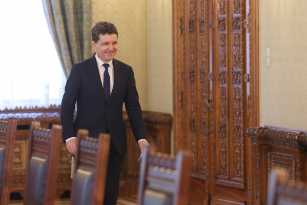 Consilierul numit de Bolojan la Cotroceni care NU pleacă. Noul președinte, Nicușor Dan, îl păstrează aproape - OFICIAL