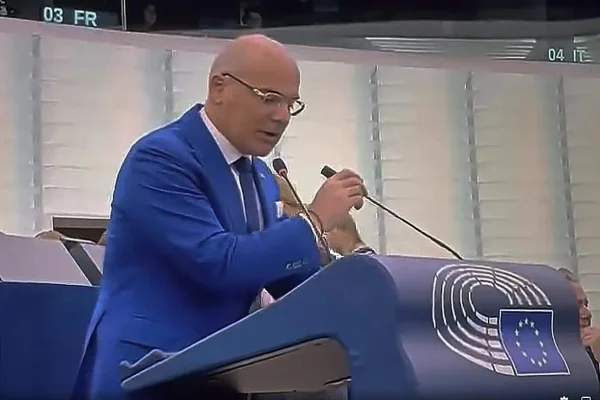 VIDEO ”Să nu ne amăgim cu ideea că rușii au obosit!” avertizează Rareș Bogdan. ”Oamenii din regiunile UE vecine cu Rusia, Belarus și Ucraina au desenate ținte pe piept”