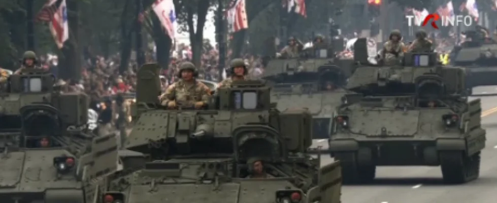 Paradă militară impresionantă şi milioane de opozanţi ai preşedintelui Trump, pe străzile din SUA
