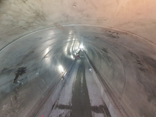 VIDEO Imagini extrem de spectaculoase de pe cea mai complexă autostradă din România: Tunelurile care străpung Carpații sunt în fază avansată