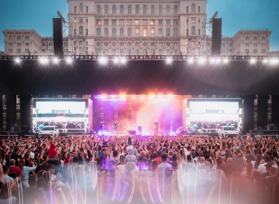 Festivalul KIMARO a început în Piaţa Constituţiei din Bucureşti / Vor urca pe scenă de la ora 17.00 Loredana, Carla’s Dreams şi Zdob şi Zdub