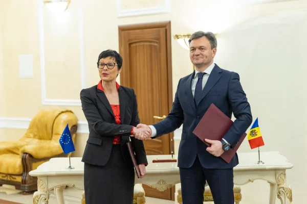Marta Kos în Republica Moldova. A depus flori de 9 mai şi călătoreşte prin ţară