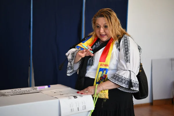 New York Times: Cum a fost prinsă bluza tradițională românească în lupta politică