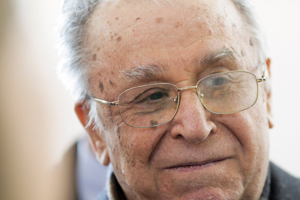 Starea fostului președinte Ion Iliescu s-a agravat. Spitalul SRI: ”dificultăți respiratorii importante”