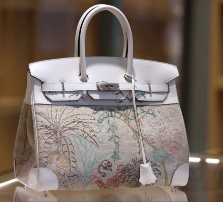 Spargere de peste un milion de euro la un magazin cu produse de lux second hand din Paris / Au fost furate peste o sută de genţi de marcă Hermès, Dior, Louis Vuitton şi Chanel