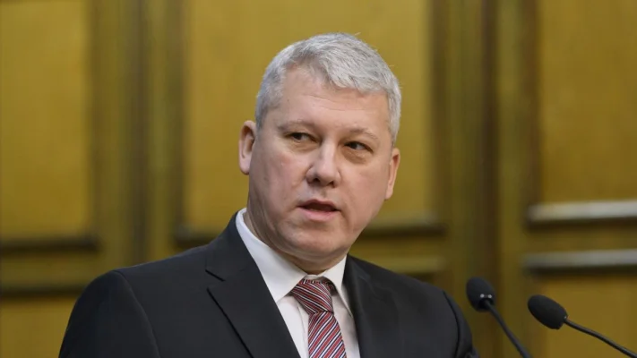 Premierul interimar critică decizia CCR pe declarațiile de avere. Predoiu: Nu trebuie să rămână așa, Parlamentul să intervină