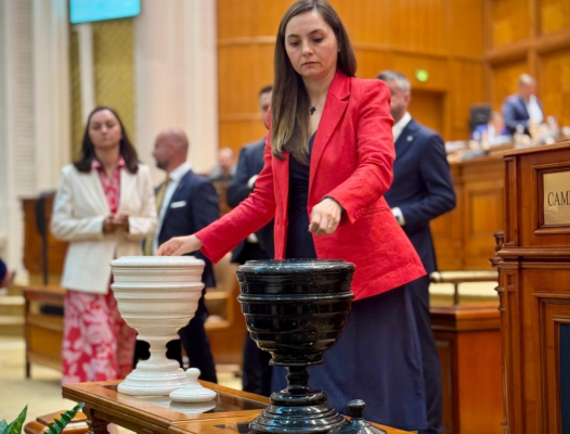 Șefa POT, acuzații la adresa PSD la dezbaterea moțiunii de cenzură. "Nu ești cu poporul când votezi împotriva lui"