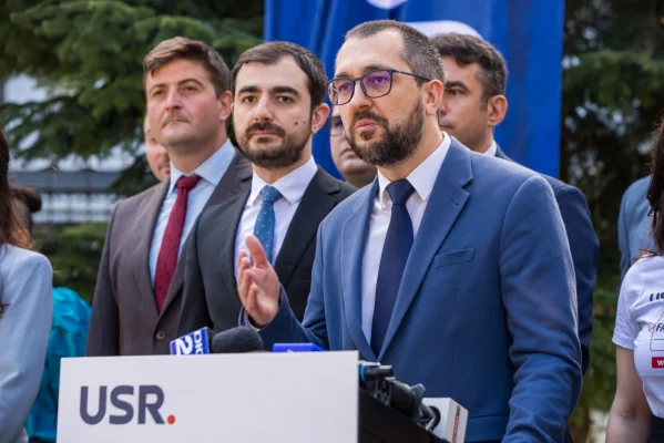 În mijlocul negocierilor pentru guvern, președintele USR București atacă PSD și PNL: 'Bugetul României este în crăci'