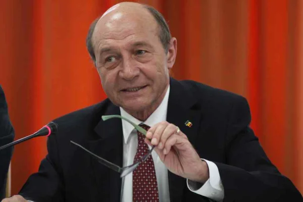 Băsescu, despre diaspora: "Nu are dreptul să întoarcă țara spre Est"