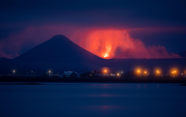 Un vulcan din peninsula Reykjanes, în sud-vestul Islandei, a intrat în erupție pentru a noua oară de la sfârșitul lui 2023