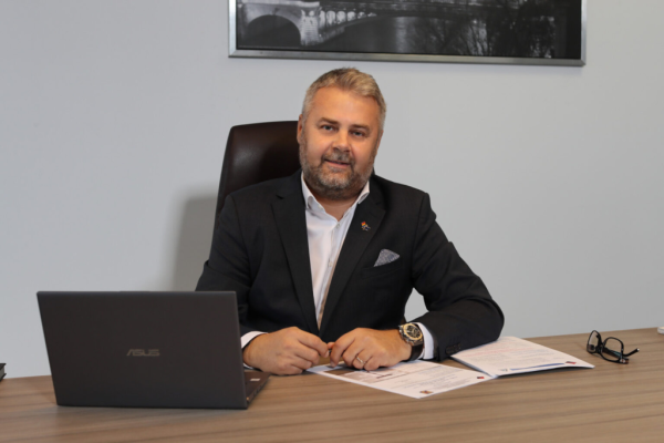 Cine este directorul de la stat care și-a redus singur salariul. A trecut de la 53.000 de lei la 14.000 de lei