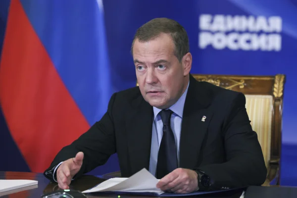 Un fost președinte rus îl amenință pe Trump cu Al Treilea Război Mondial. „Sper că înțelege asta”
