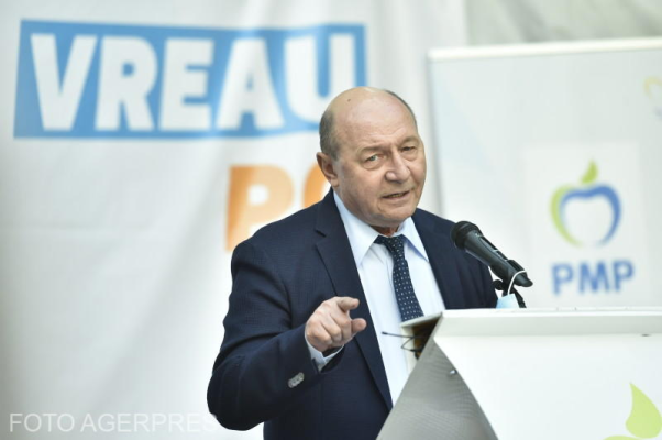 După trei ani, CCR îi dă înapoi lui Traian Băsescu privilegiile de fost președinte