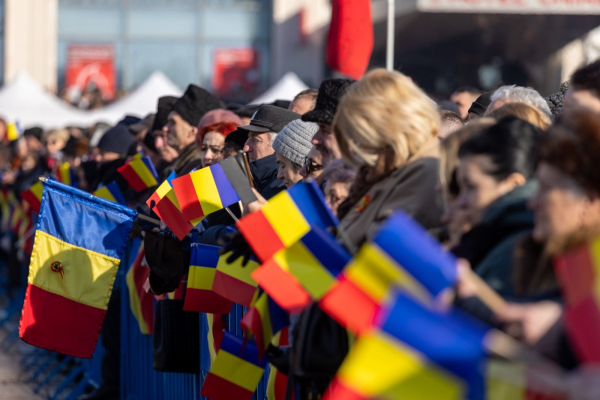 Sondaj INSCOP: Mai puţin de un sfert dintre români se declară total de acord cu afirmaţia ”România oferă un viitor copiilor mei şi generaţiilor viitoare” / 75% sunt total de acord cu afirmaţia ”Iubesc România şi sunt mândru de ţara mea