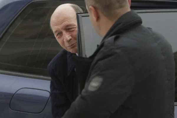 Traian Băsescu, internat într-un spital din Paris pentru control de rutină legat de stenturile montate la inimă – surse Știrile Pro TV