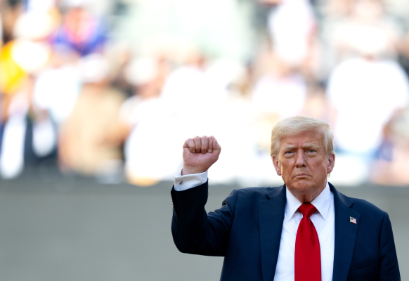 Trump urmează să facă un „mare anunț” privind Ucraina. „Putin vorbește frumos și apoi îi bombardează pe toţi seara”