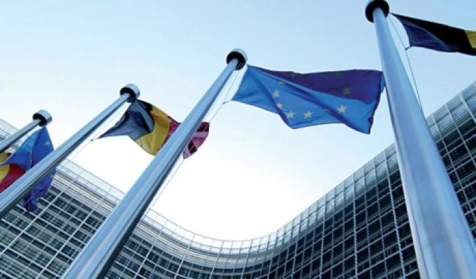 Consultant economic: "Comisia Europeană ne-a arătat un cartonaș galben"