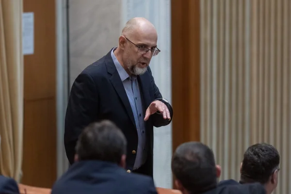 Kelemen Hunor: Aş lăsa cota unică la 10%, pentru dividende 16%  şi pentru profit 16%. Aş creşte TVA-ul la 21%. Aş lărgi baza de impozitare la CASS, fiindcă acolo sunt foarte mulţi exceptaţi şi aş tăia toate privilegiile