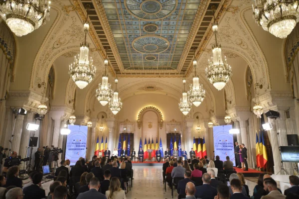Dezbatere prezidențială la Cotroceni. Contre între Crin Antonescu și Victor Ponta / Funeriu: Mi-a sunat toată ziua telefonul să mă retrag în favoarea lui Nicușor Dan / Lasconi spune că ar reforma CCR / George Simion a fost singurul absent
