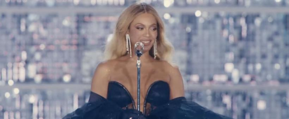 Beyoncé, criticată după ce a purtat un tricou care numea nativii americani „dușmani ai păcii”