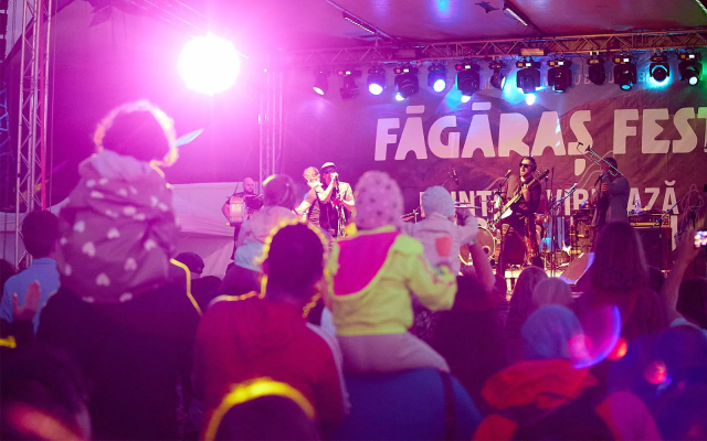 Făgăraş Fest, din 11 iulie / 20 de tururi ghidate şi drumeţii, dezbateri Carpathia Talks, concerte cu Subcarpaţi şi Vama, ateliere de meşteşugărit