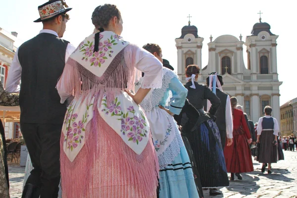 ​Zilele Culturale ale Germanilor din Banat. Expoziţie cu primul Zepelin care a aterizat la Sânandrei și jubileul unui mileniu al Diecezei de Timişoara