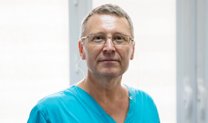 STENOGRAME Cum spune DNA că se pensionau militarii pe motive medicale, cu șpagă la șeful secției de Neurochirurgie de la ”Carol Davila”: ”Vrei să intri în comisie? (…) Tre să mai căutăm, că nu-ți ajung astea ce ai aicea (…) Îți mai dau paișpe zile de concediu și după aceea să mai facem o internare să vedem ce mai găsim” / Banii erau dați odată cu documente medicală, apoi băgați sub tastatură