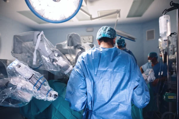 Dovada că în România se poate. O poveste despre cum medicii buni și tehnologia de vârf fac viața să meargă înainte