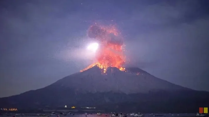 Numeroase zboruri către Bali au fost anulate după erupţia unui vulcan / Acesta a erupt ultima dată în luna mai