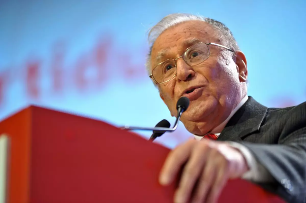 Iliescu, mesaj către generația tânără: Libertatea se întreține cel mai greu, mai ales când o primești de-a gata